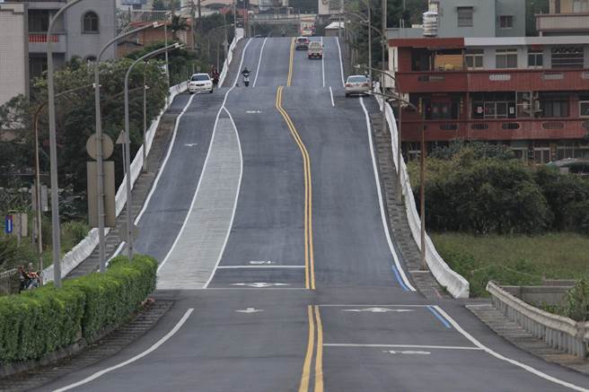 第1屆金山區健走路跑活動主要路線在金山磺清路。（金山區公所提供）