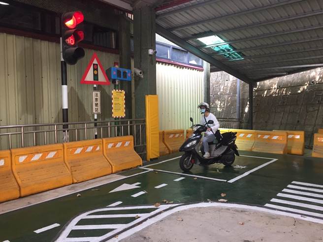 考生考驗過程。（苗栗監理站提供）