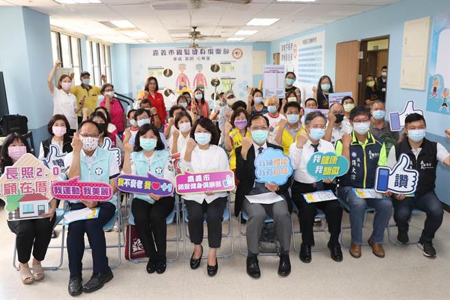 嘉义市长青团银髮族健康俱乐部今天开幕。（嘉义市政府提供）