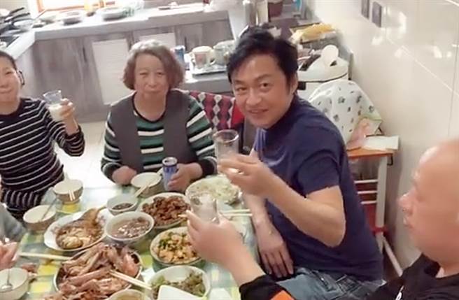馬景濤先前返鄉，卻被嫌親人家中寒酸。（圖／翻攝自馬景濤微博）