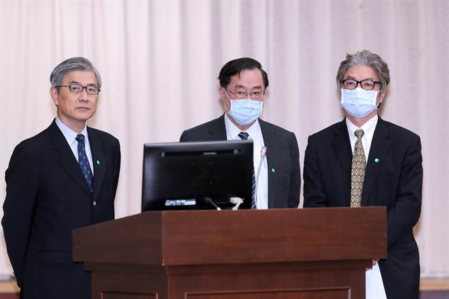 金管会主委黄天牧（左起）、证交所董事长许璋瑶、柜买中心董事长陈永诚在立法院备询。（黄世麒摄）