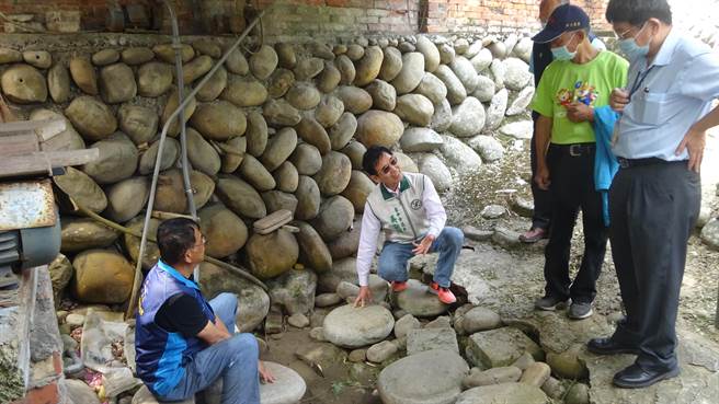 月眉台地山腰拥有水质极佳的涌泉提供农用灌溉。（王文吉摄）