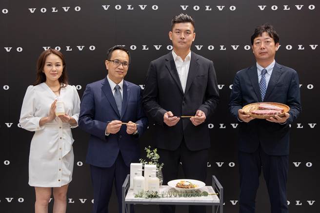 VOLVO 汽车与胡同烧肉两大品牌联手，颠覆一般在展间仅能享用糕点与冷食的传统作法。（VOLVO提供）