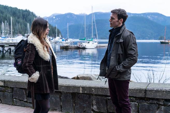 山姆克拉弗林(右)在片中与母女檔都有亲密关系。（威视电影提供）