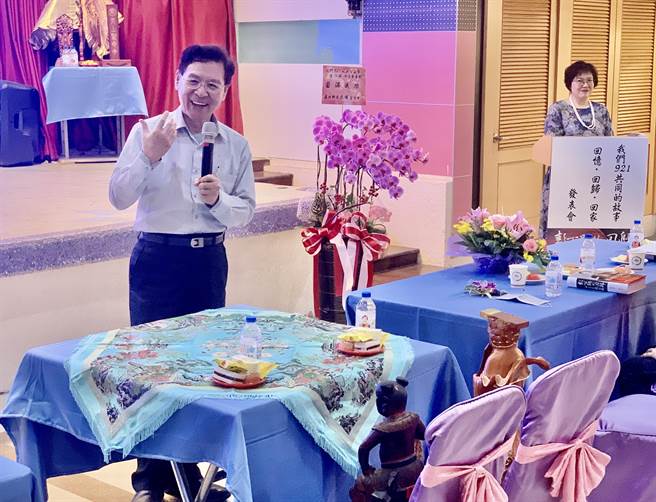 前南投县长百显，14日在南投发表新书《彭百显的回归─921启示录》。（廖志晃摄）