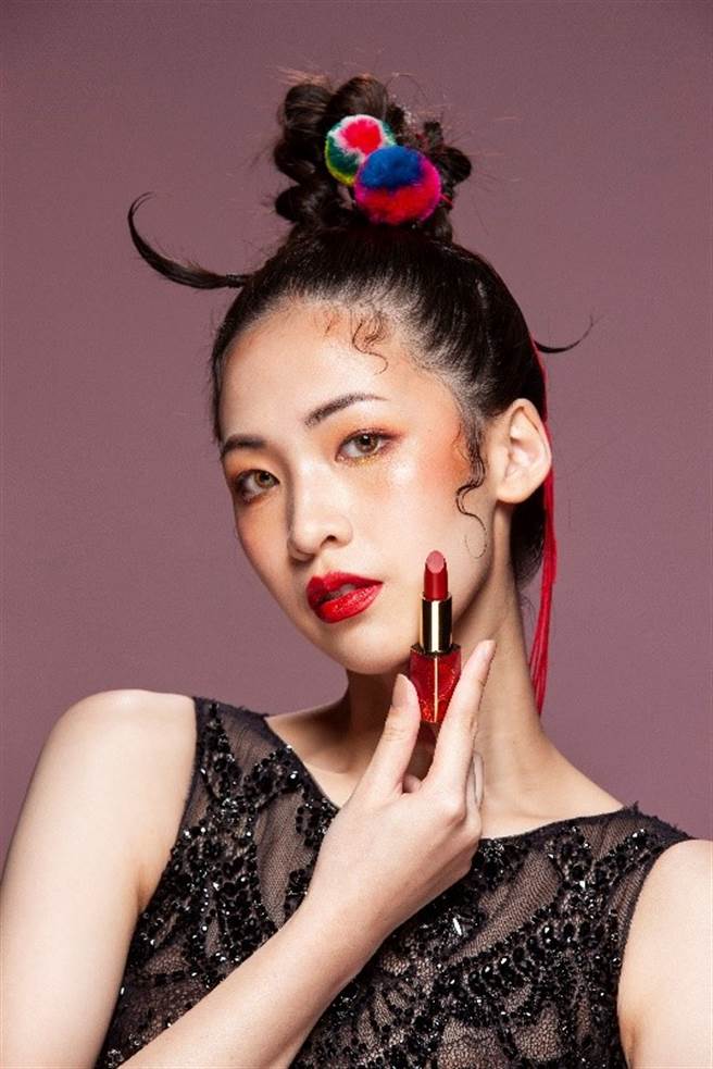 正气殷红，守护财运与事业。(图/太阳星网路科技提供)