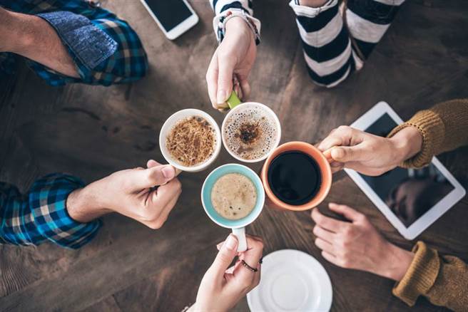 雖然研究發現運動前喝咖啡有不少好處，但仍要視自身情況而定，過量有礙健康。(示意圖/Shutterstock)