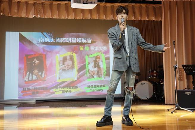 毕书尽（Bii）日前首次前进校园办座谈，担任客座导师，分享出道经歷。（中时提供）