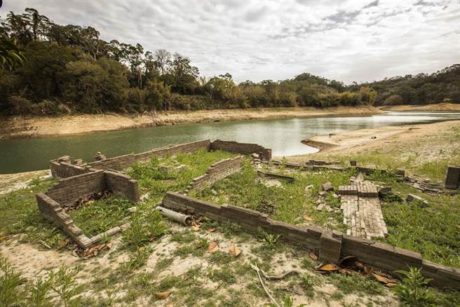 舒力基颱风虽然恐增至强颱，但对台湾水情不但没有帮助，反而助长旱灾使其更严重。(图为新竹宝山水库3月底时惨状／罗浚滨摄)
