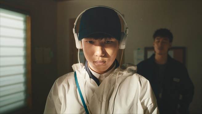 陳俊翔飾演具亞斯伯格症的侄子韓可魯。（Netflix提供）