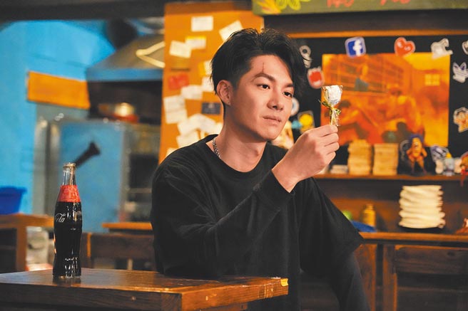 陳信維認為演反派可以體驗到不同的人生樣貌。（伊林娛樂提供）