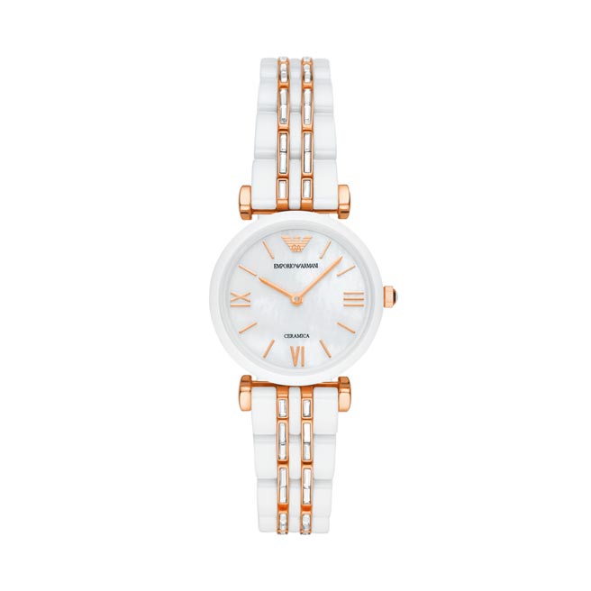 1.中坜大江购物中心的ARMANI2021全新水晶陶瓷女表，特价1万8882元，大江购物中心独家优惠，活动期间当日单笔满5000元现抵500元。（中坜大江购物中心提供）