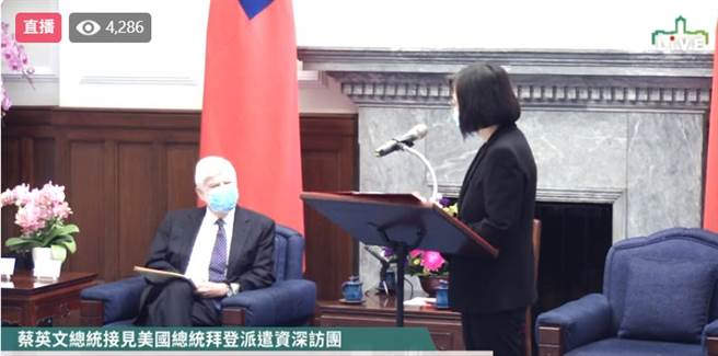 前联邦参议员陶德(Christopher Dodd,D-CT)。(取自蔡英文脸书)