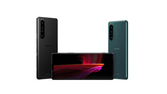 Sony昨（14日）发表了全新旗舰机Xperia 1 III及Xperia 5 III，主打全球首款结合潜望式望远变焦镜头及双光电二极体 Dual-PD感测器，预计今年初夏在台推出。（Sony提供）