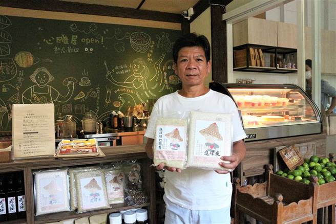 郑性泽获得平反后，回到苗栗苑里老家务农，又控警灌水电下体求偿遭驳回。（巫静婷摄）