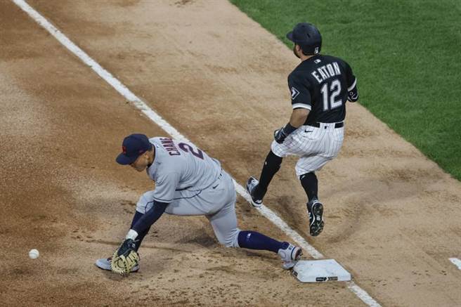 张育成担任先发第九棒、一垒手。