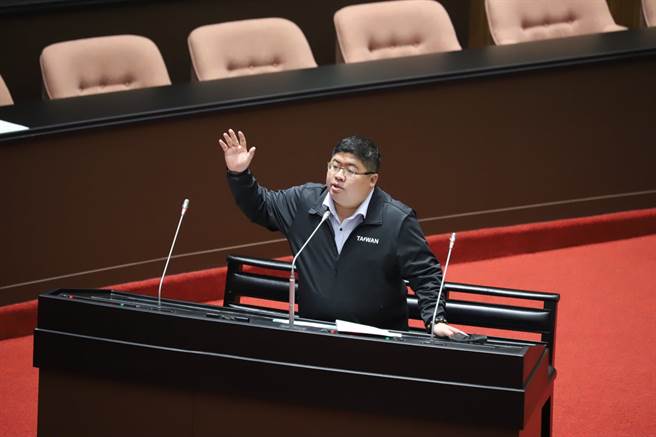 民进党立委蔡易余。(取自蔡易余脸书)