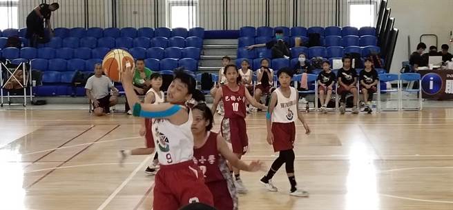 台东县金峰乡宾茂国小女篮夺得今年全国少年篮球锦标赛女子MINI组亚军。（宾茂国小提供／蔡旻妤台东传真）