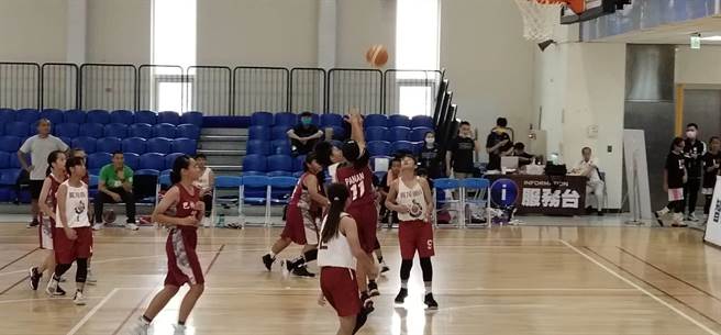 台东县金峰乡宾茂国小女篮夺得今年全国少年篮球锦标赛女子MINI组亚军。（宾茂国小提供／蔡旻妤台东传真）