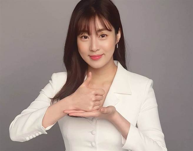 南韓女星姜素拉15日平安產女，升格人母。(圖/ 摘自姜素拉IG)