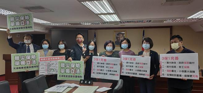 立法院社会福利暨卫生环境委员会今天初审通过《劳工职业灾害保险及保护法》草案。（林良齐摄）