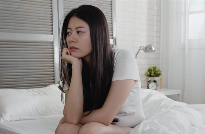 白羊、双子、天蝎以及摩羯座的人个性内向敏感，遇上任何事情都会总会患得患失想很多，也特别爱钻牛角尖。（图／Shutterstock）