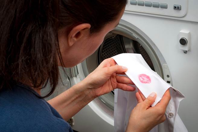 一名女网友分享，去年她请男友挑了一顶绿色渔夫帽后，在当周假日就抓包他出轨铁证，诡异巧合让网友们看傻，更心疼原PO遭遇。(达志影像/示意图非当事人)