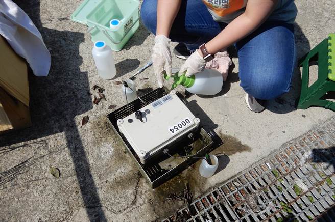 为即时掌控台中市各大河川水质情况，环保局布设30台水盒子。（环保局提供／林欣仪台中传真）
