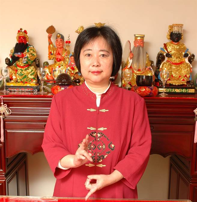 命理师江嘉叶（图）及其2个儿子，被控殴打印尼籍看护遭判刑、判赔，她今受访表示，对于乌龙判决一定会继续上诉。（取自江嘉叶脸书）