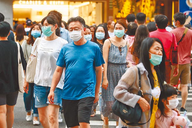 国内劳工生计受疫情衝击不轻，在疫情完全结束前，如何透过政策工具提供协助劳工辅导措施或创新就业方案，是政府无法迴避的挑战。图／本报资料照片