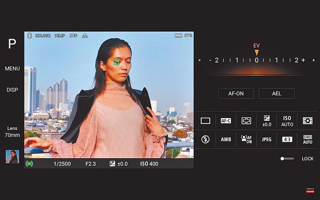 Sony的全新旗舰机Xperia 5 III新加入了「物件追踪对焦」，Xperia 1 III更将物件追踪对焦升级至「即时物件追踪对焦」，加上「即时眼部追踪对焦」就更适合拍摄人像和动物。（翻摄直播画面）