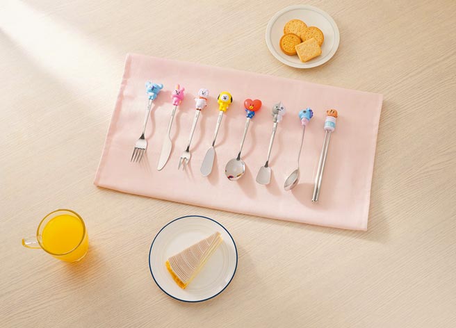 全联「BT21 Hello好心情餐具」，有餐刀、圆汤匙、抹刀、餐叉、椭圆汤匙、点心汤匙、水果叉及筷子，市价249元，2积分+99元或6积分+79元换购。（全联提供）