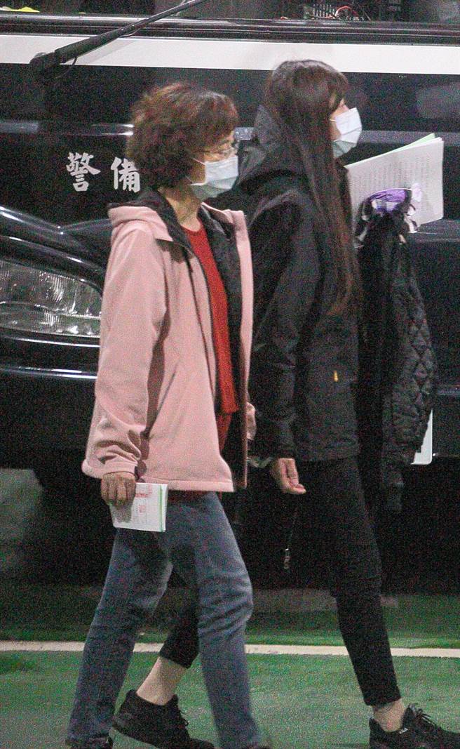 中研院前人事室科長張惠玲涉嫌收受回扣，協助紘瑞公司取得體檢業務，15日遭收押禁見。（張鎧乙攝）