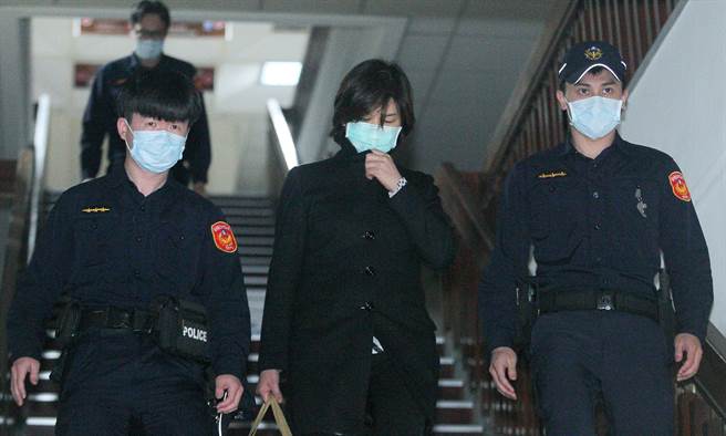 紘瑞公司負責人游佩瑜，涉嫌行賄中研院前人事室科長，台北地院16b4下午（張鎧乙攝）