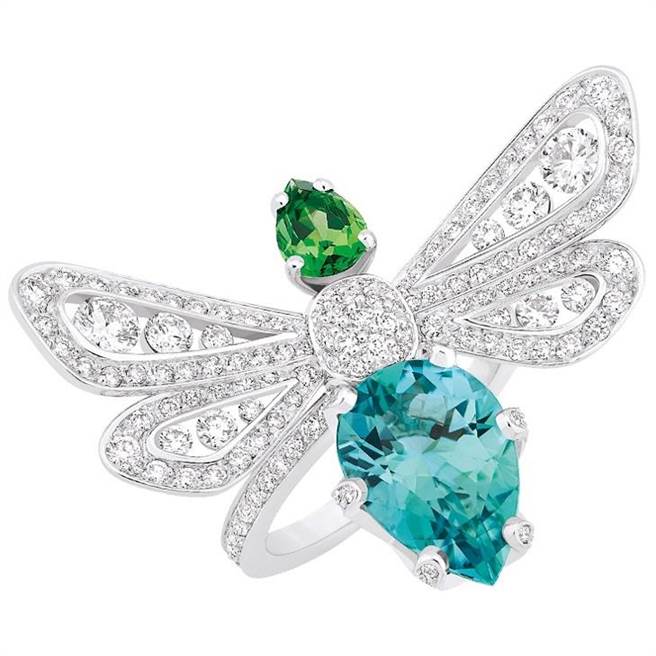 图一：CHAUMET小蜜峰18K白金戒指，梨形帕拉依巴碧玺、梨形沙弗莱石，173万3000元。（CHAUMET提供