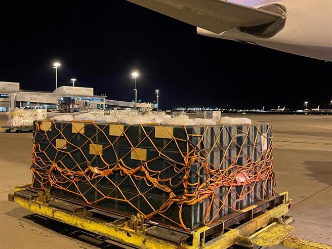 華航此次承接運送授粉蜜蜂的貨運任務，皆以 A350-900 客機腹艙執行。（華航提供）