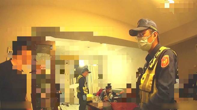 台中市员警充当和事佬，以自身经验分享夫妻沟通之道，帮助破镜重圆。（民眾提供／卢金足台中传真）