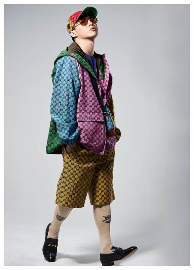 OZI爱GUCCI，并将GUCCI写入歌词，穿GUCCI最新款GG Multicolor系列新装，色彩如彩虹般艳明亮，OZI是台湾第一位抢先穿上该系列新装的艺人。（JOJ PHOTO摄）