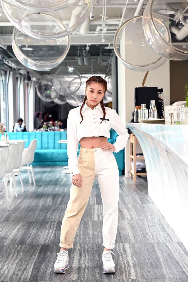 艾薇与男友、家人已10个月没相聚。（环球提供）