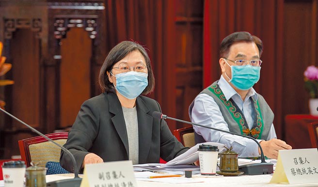 蔡英文總統（左）15日主持「總統府原住民族歷史正義與轉型正義委員會」第15次委員會議。（總統府提供）