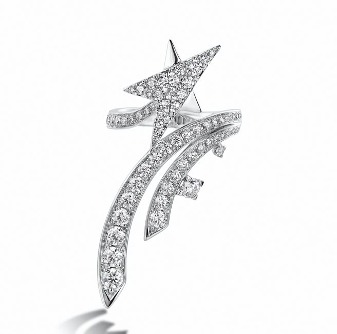 HEARTS ON FIRE的Starlight白K金鑽石戒指，24萬元。（HOF提供）