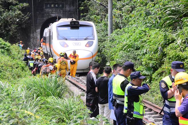 太魯閣列車出軌死傷慘劇，檢方起訴7人，其中主嫌李義祥涉8罪起訴，與外界看法似有落差。（王志偉攝）