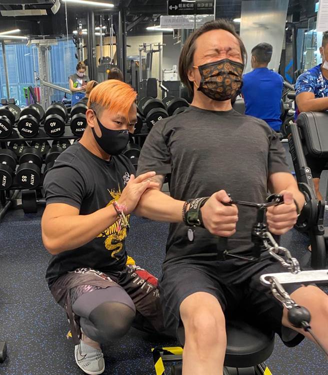 郑中基全心投入准备下周演唱会。（ G MUSIC提供）