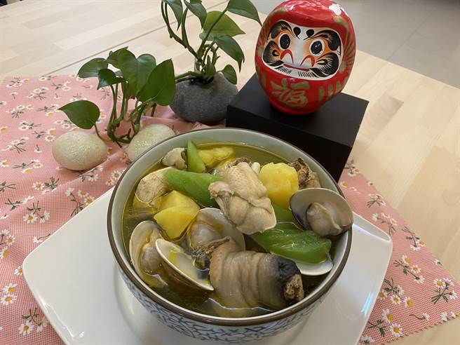 线上评比第一名「刈菜蛤蜊鸡汤」。（中华民国养鸡协会提供）