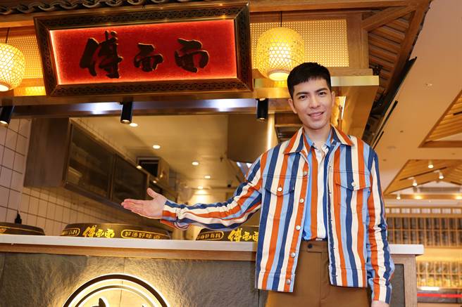 老萧今亲临「傅麵麵」成都首店为开幕加持。（喜鹊娱乐提供）