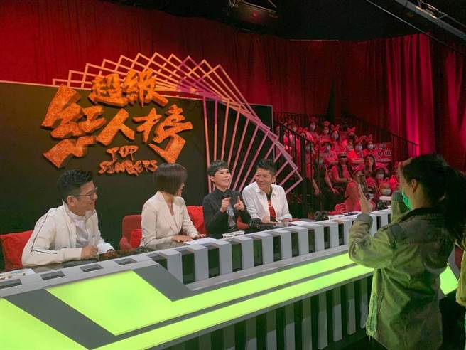 詹雅雯还临时清唱一曲，请大家不用担心她的病情。（读者提供）