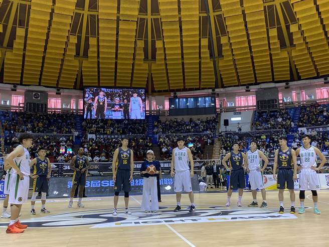 蓝心湄南下高雄担任SBL开球嘉宾。（九太科技提供)