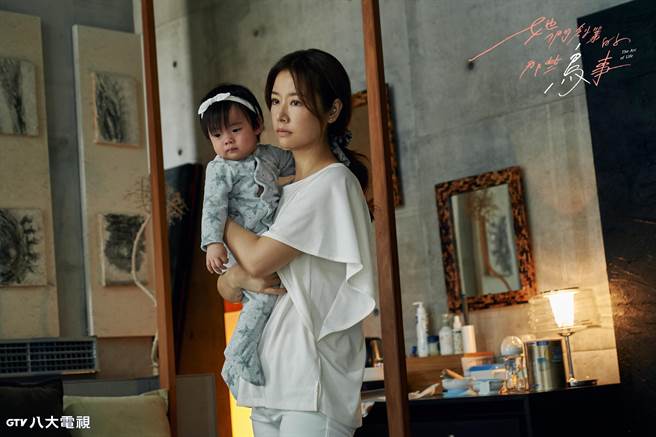 林心如剧中为了照顾刚出生的女儿得了产后忧郁症。（八大提供）