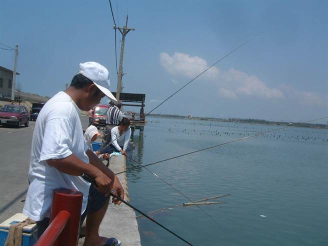 雲林縣政府爭取上千萬元經費設置2處釣魚平台，發展海洋休閒經濟。（本報資料照片）
