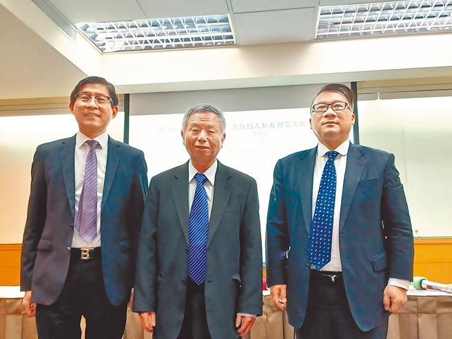 台湾社会调查所昨公布台闽地区婚育调查，发现已婚男不生小孩主要考量是买房、无法负担费用，女性则是因重视生活自在。（林周义摄）